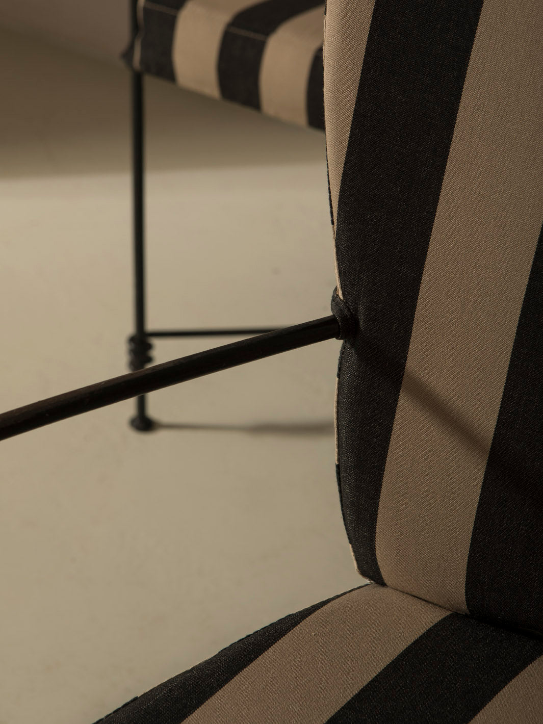 Juego 4 sillas hierro años 60