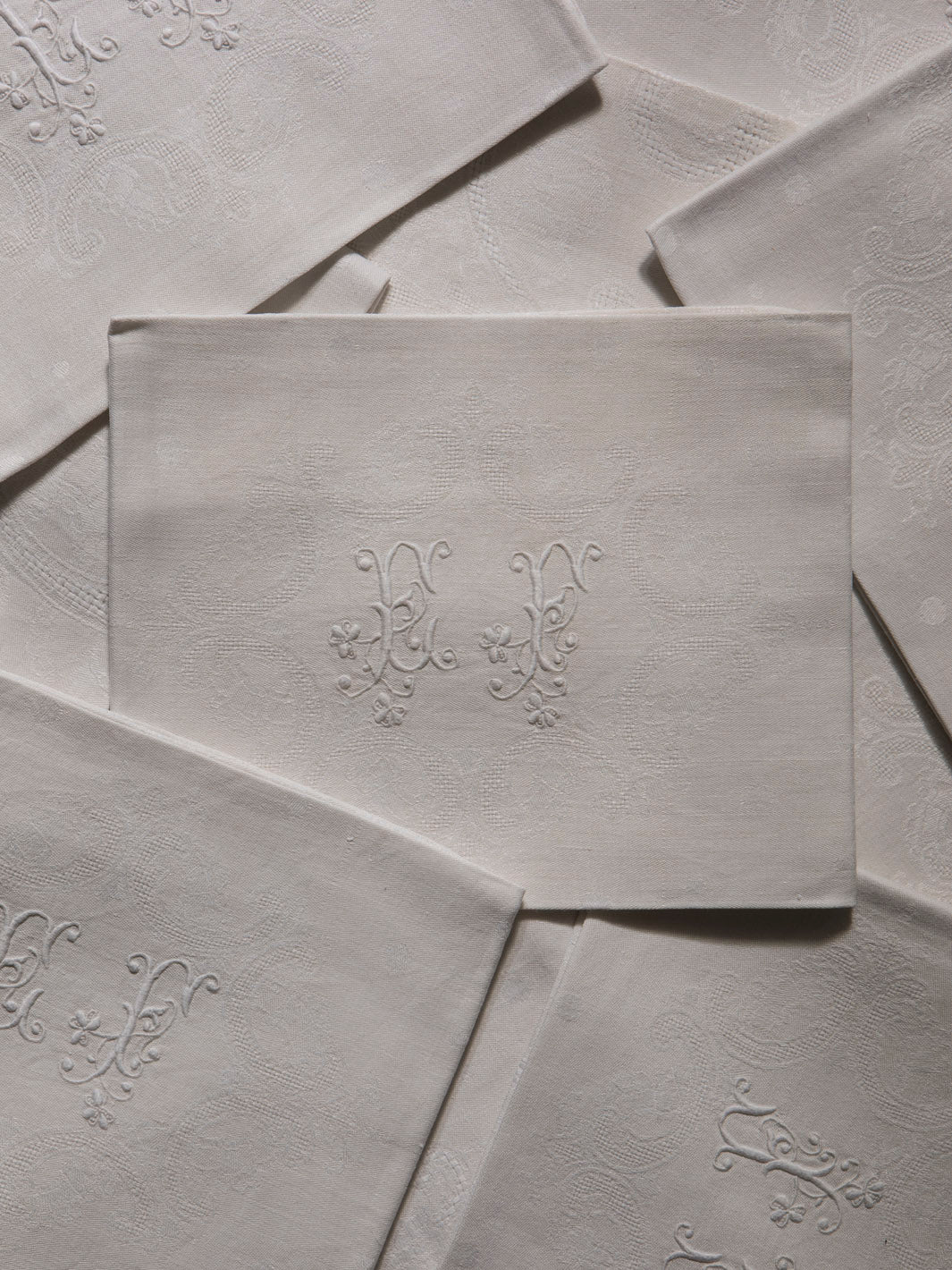 Juego de 12 servilletas de Damasco "EF"