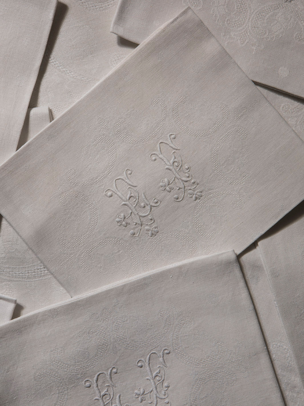 Juego de 12 servilletas de Damasco "EF"