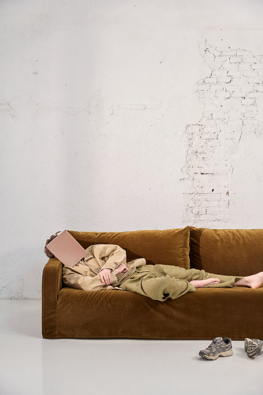 Sofá Comporta de terciopelo army