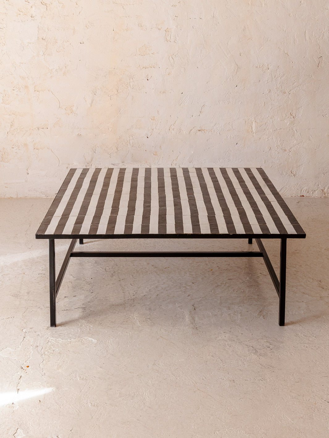 Table basse Zellige noir et blanc 100x100x40cm