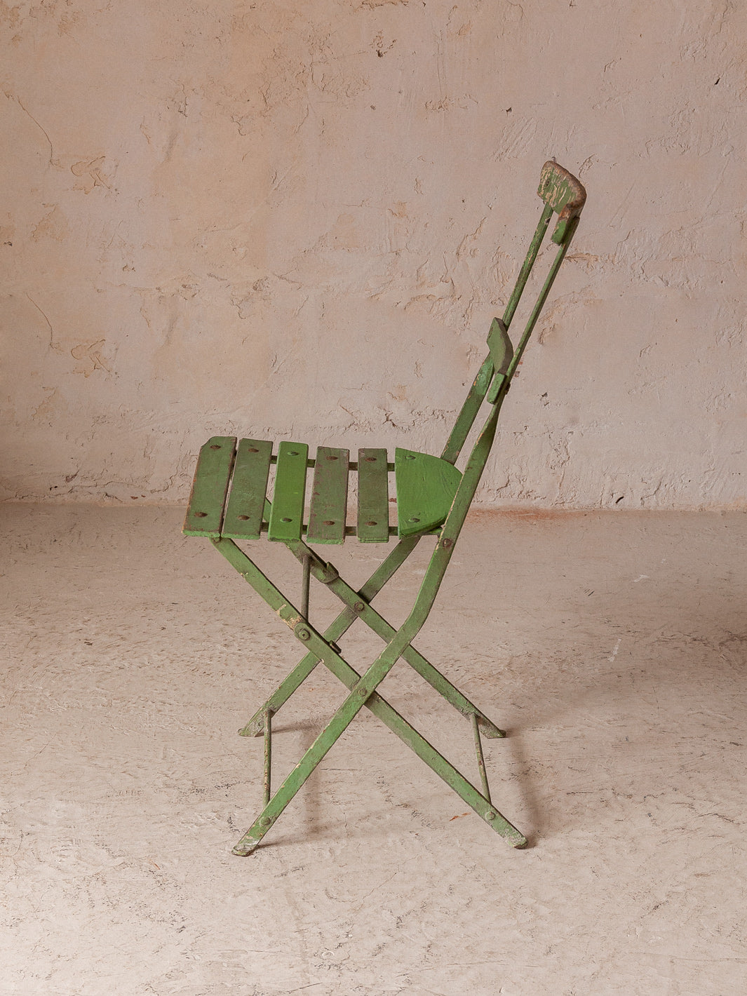 Set of 4 green folding chairs from the 60s