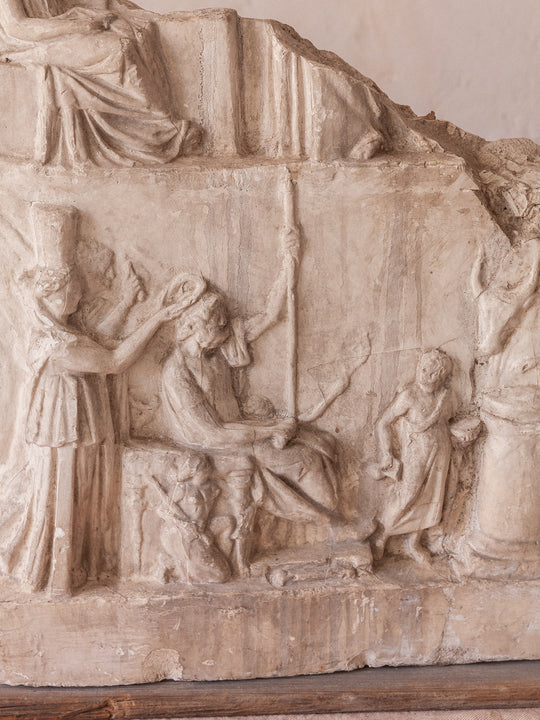 Low relief plaster sculptured with a mold à Ban Creux XNUMXth century