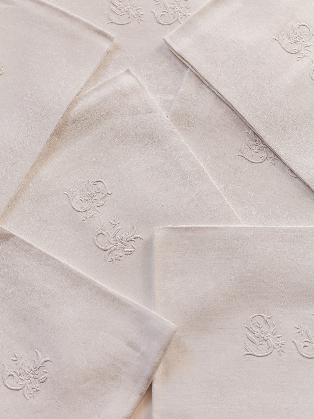 Set of 8 white damask napkins "SJ"