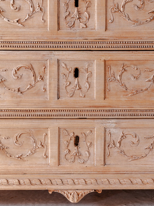 Washed walnut carved chest of drawers Belgium XNUMXth century