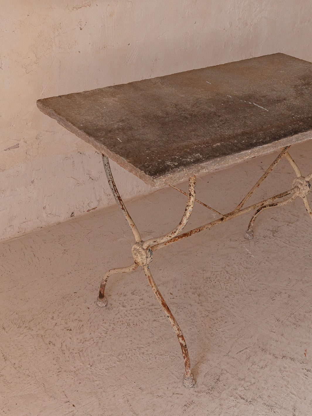 Italian stone table XNUMXth century