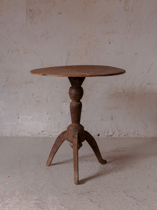 Chinese antique gueridon in teak