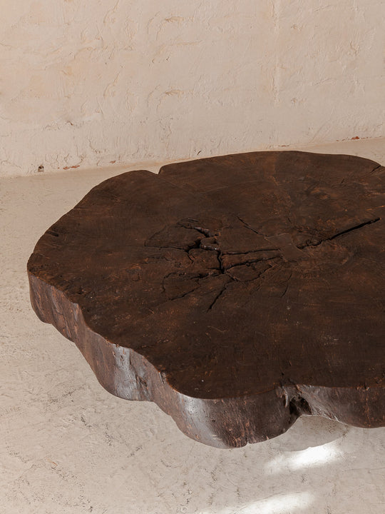 Table basse brutaliste Yakisugui