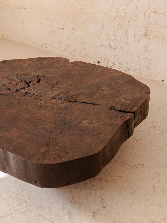 Table basse brutaliste Yakisugui