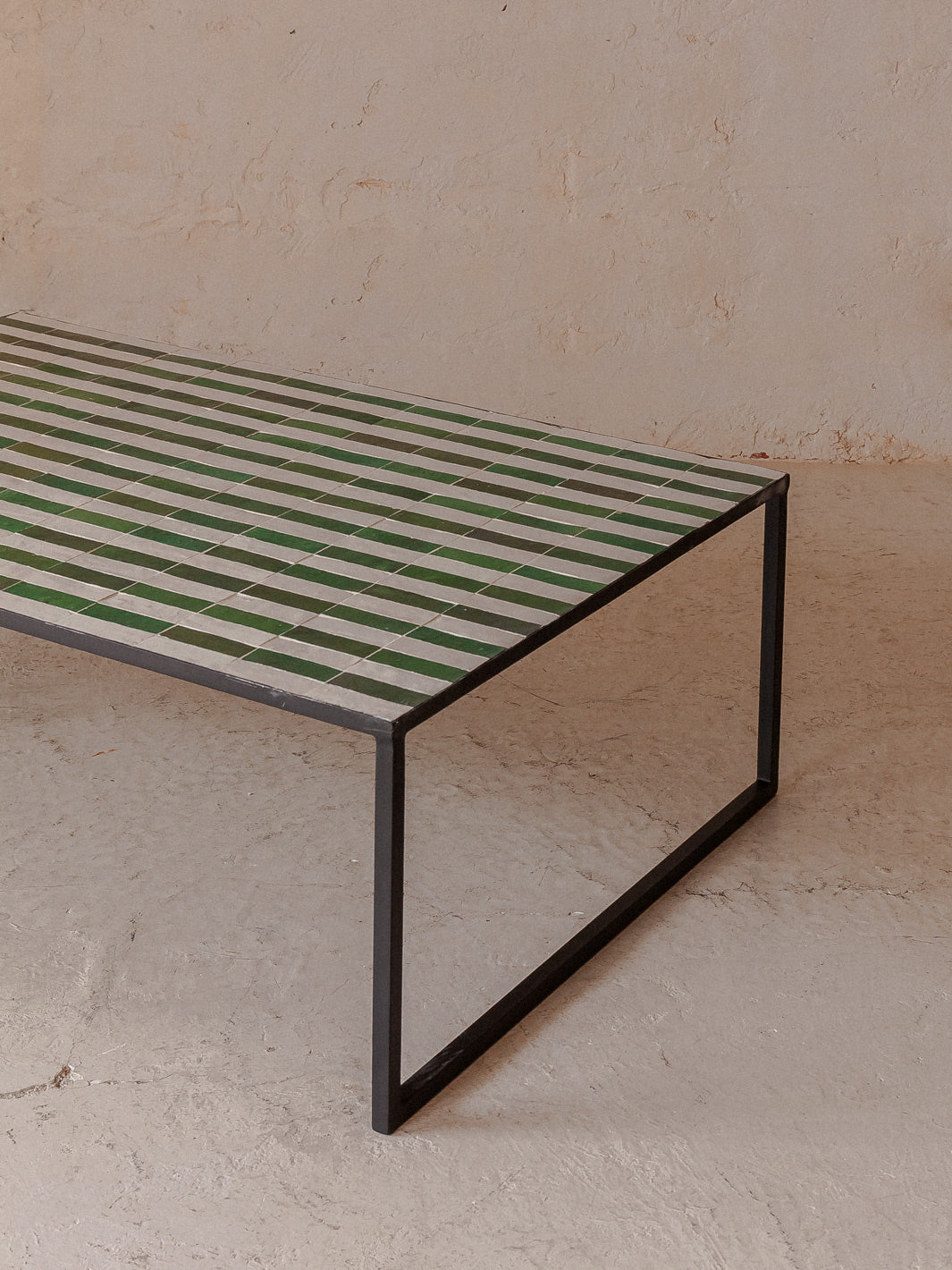 Table basse Zellige red and white stripes 120x80cm