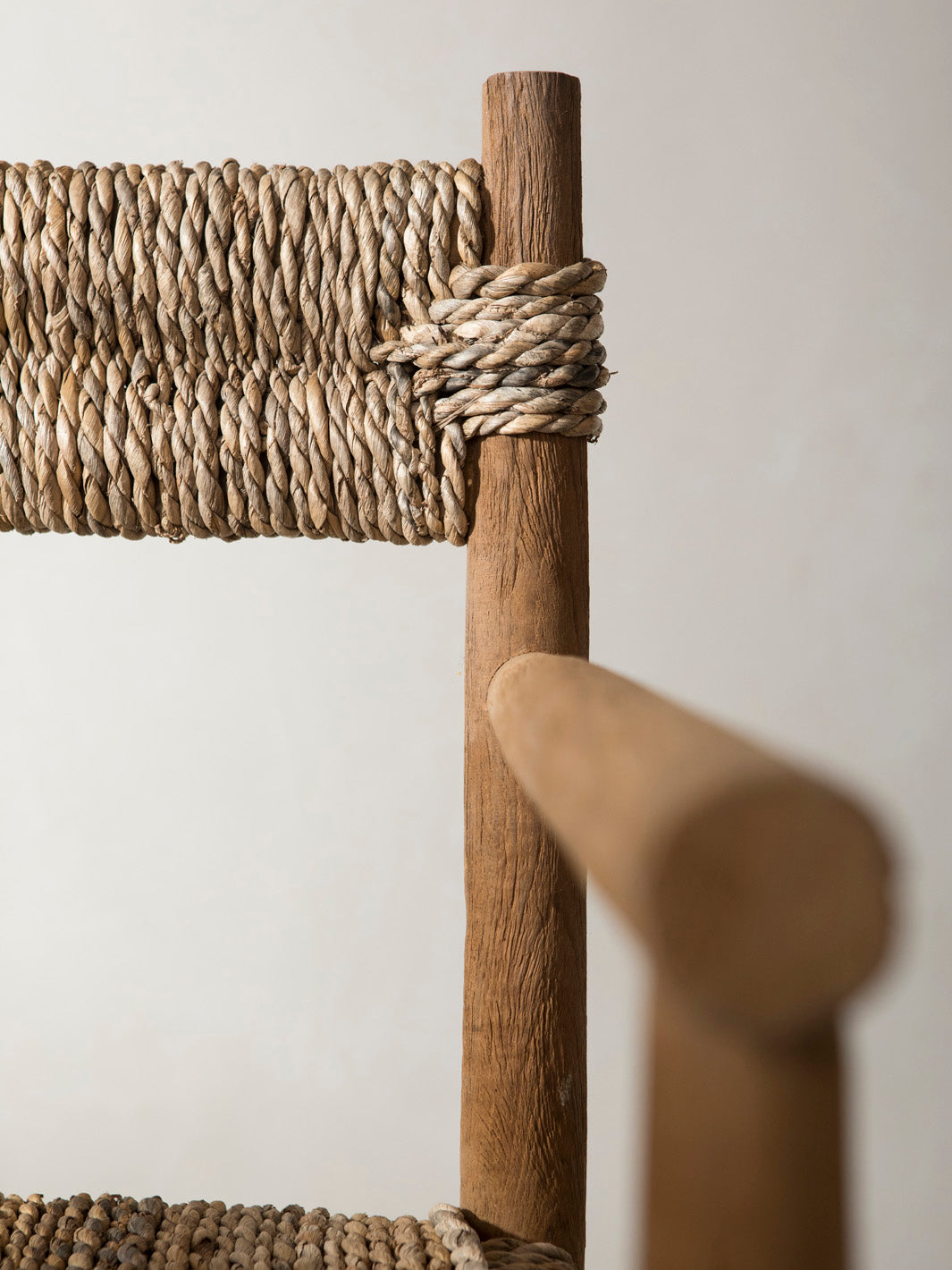 Silla teca con brazos