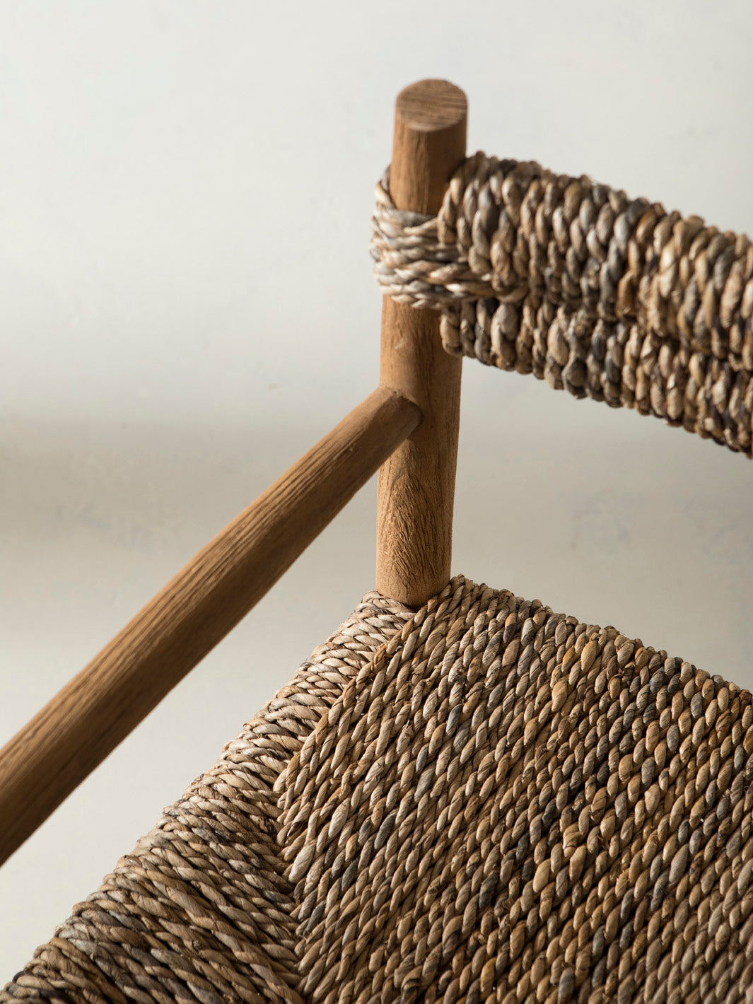Silla teca con brazos