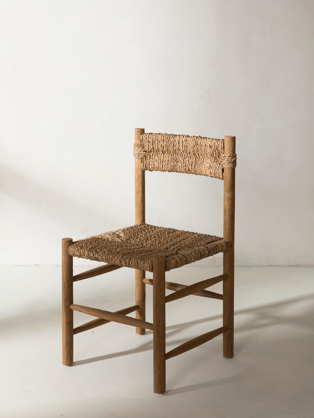 Silla teca y fibra natural