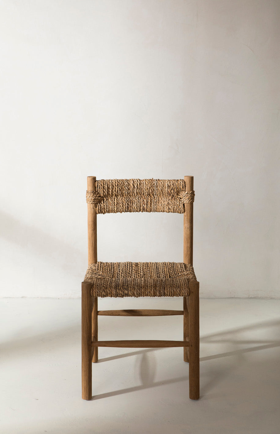 Silla teca y fibra natural