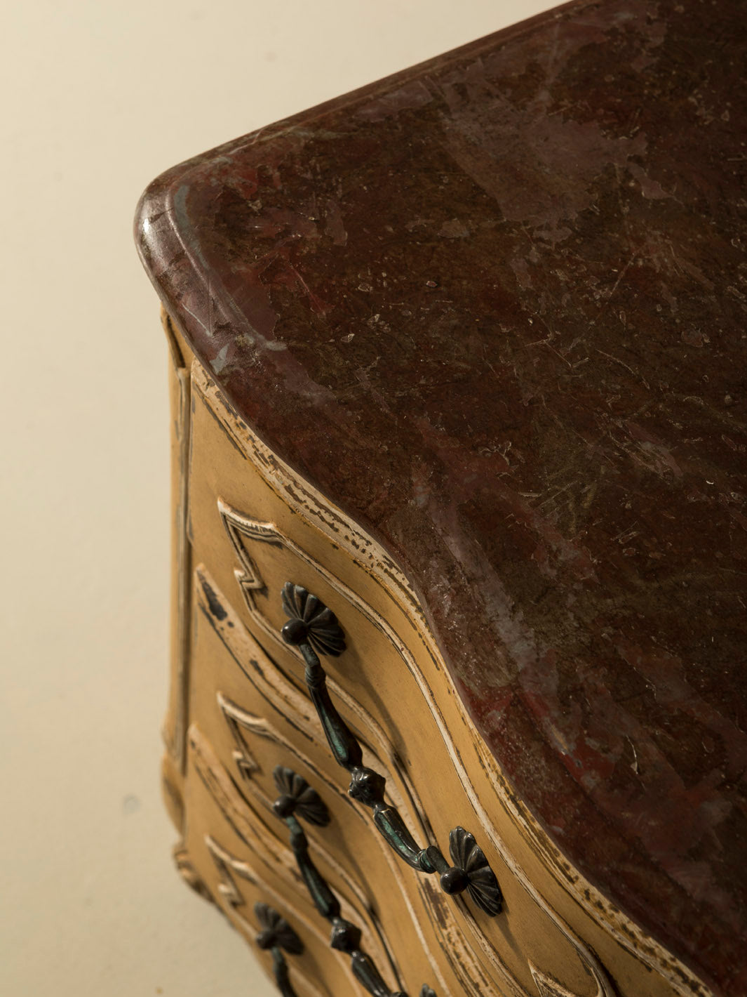 Chest of drawers from the 1920s with yellow and marbled patina