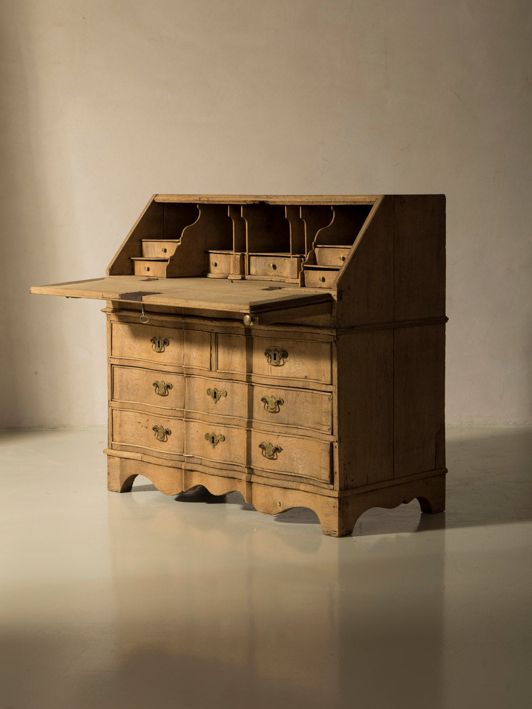 Chest of drawers chestnut Belgium XIX
