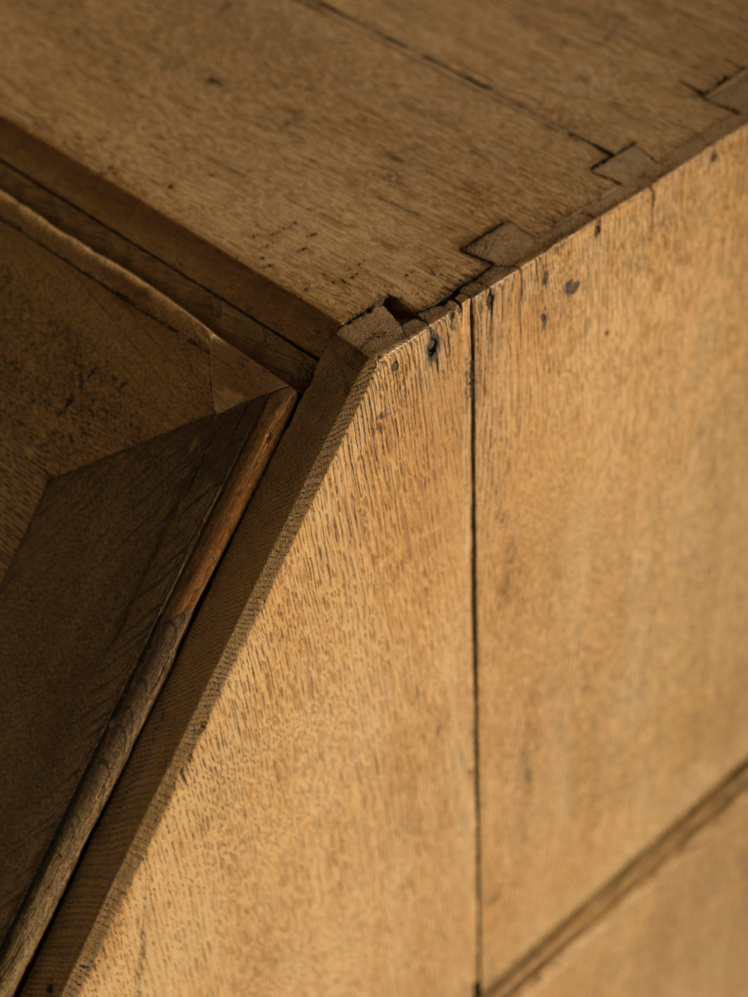 Chest of drawers chestnut Belgium XIX