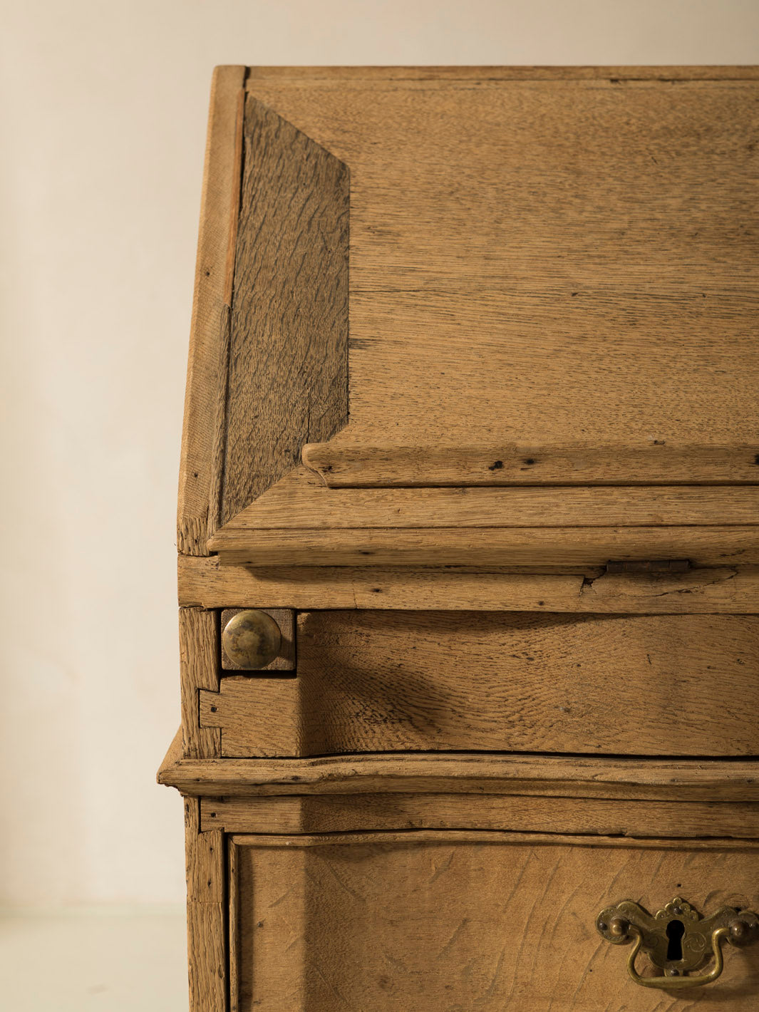 Chest of drawers chestnut Belgium XIX