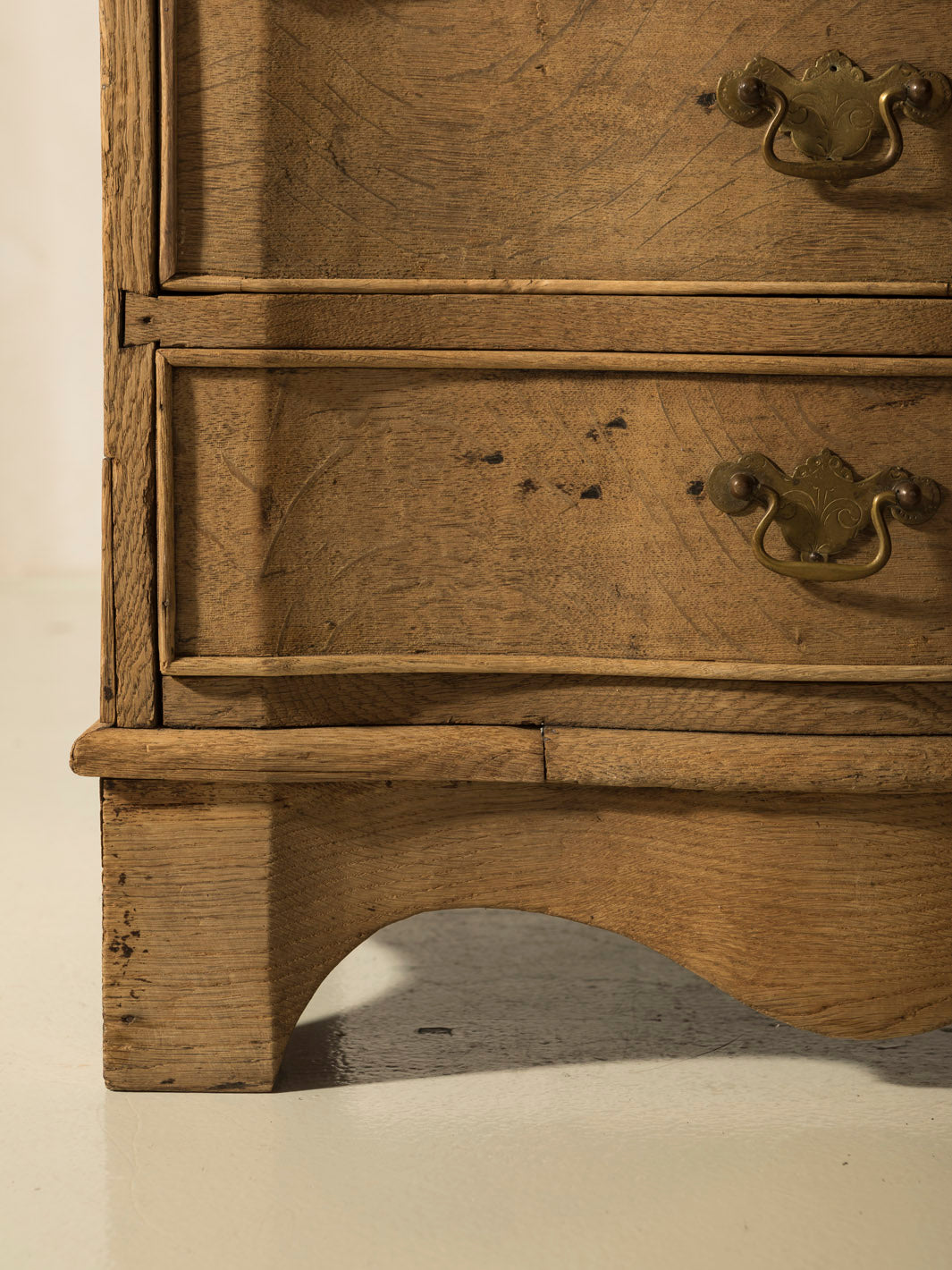 Chest of drawers chestnut Belgium XIX