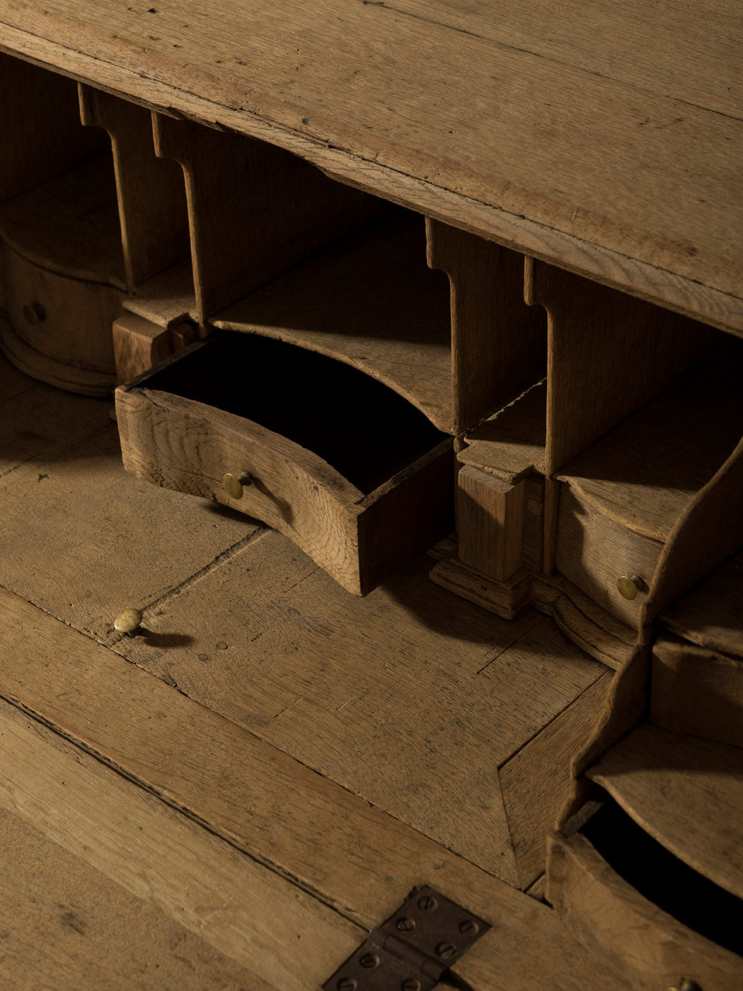 Chest of drawers chestnut Belgium XIX