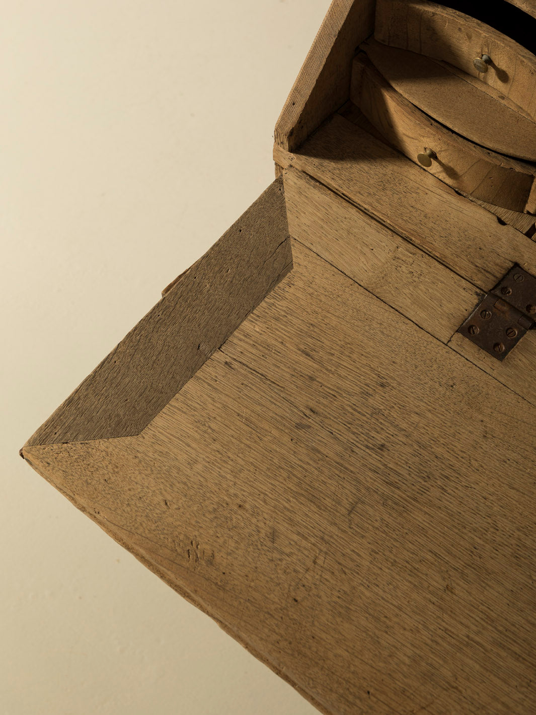 Chest of drawers chestnut Belgium XIX