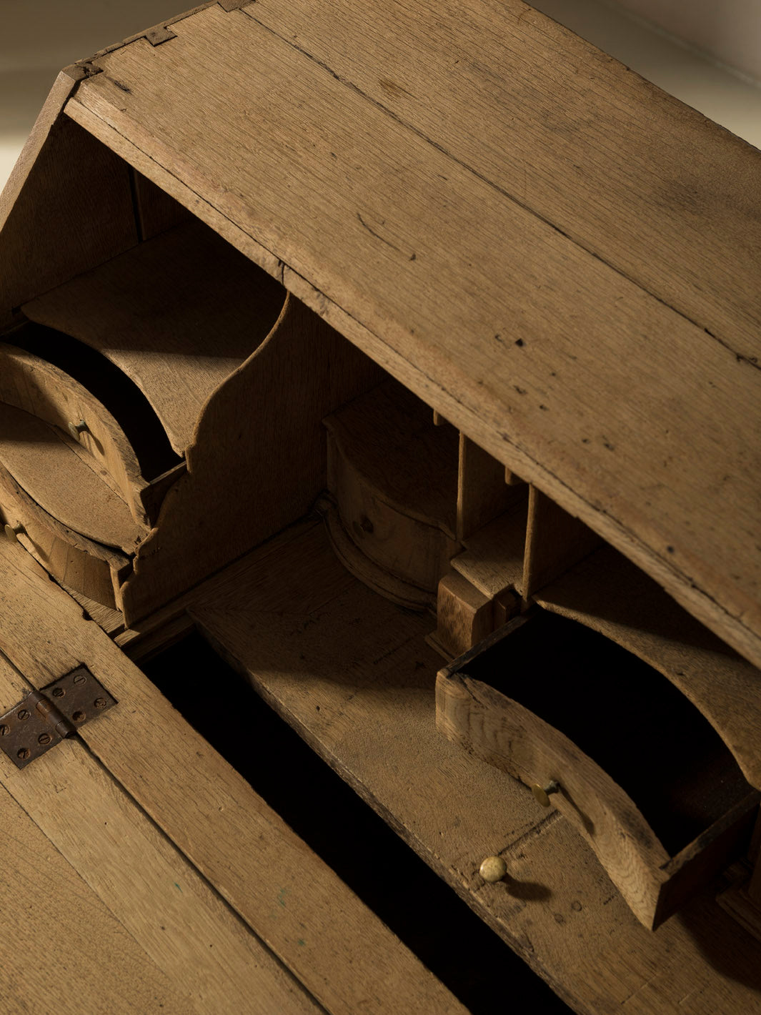 Chest of drawers chestnut Belgium XIX