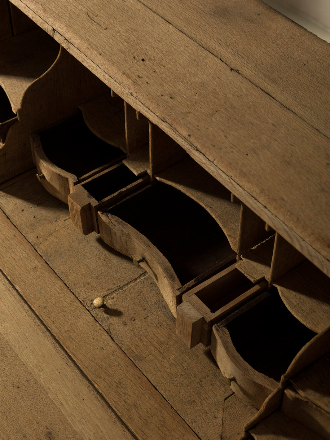 Chest of drawers chestnut Belgium XIX