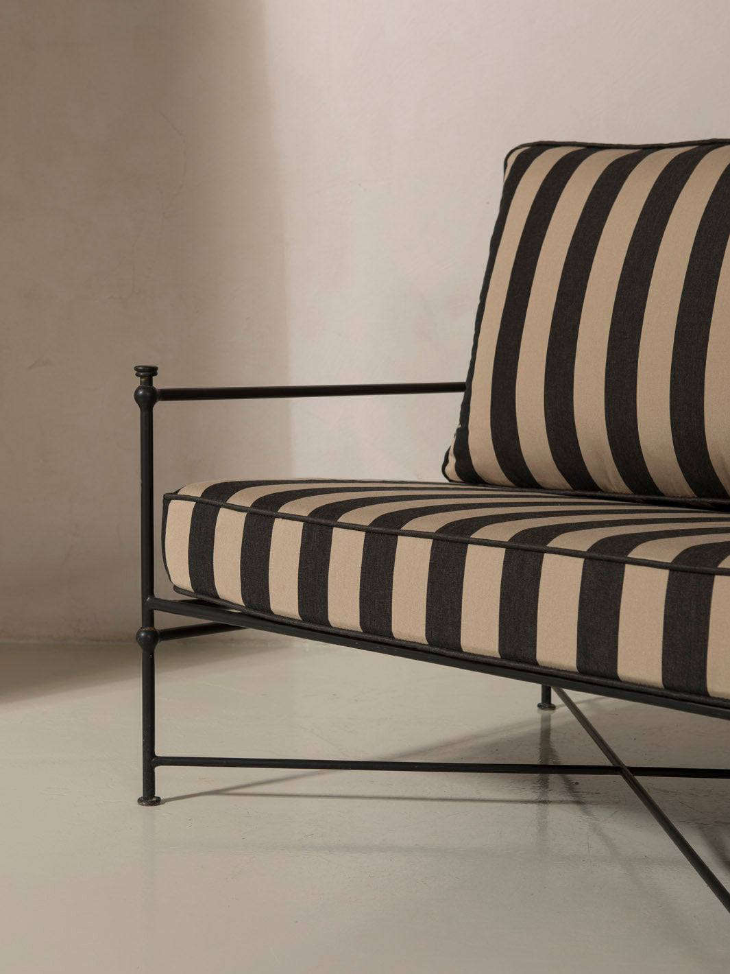 Medaillon wrought iron sofa cover 180cm black and beige