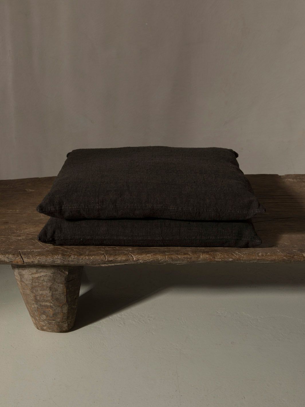 Set de Almohadones Zabutón Yakisugi Isabelle Yamamoto 55x55cm 2