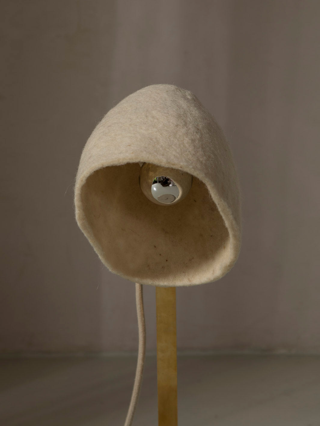 Felt and ceramic table lamp