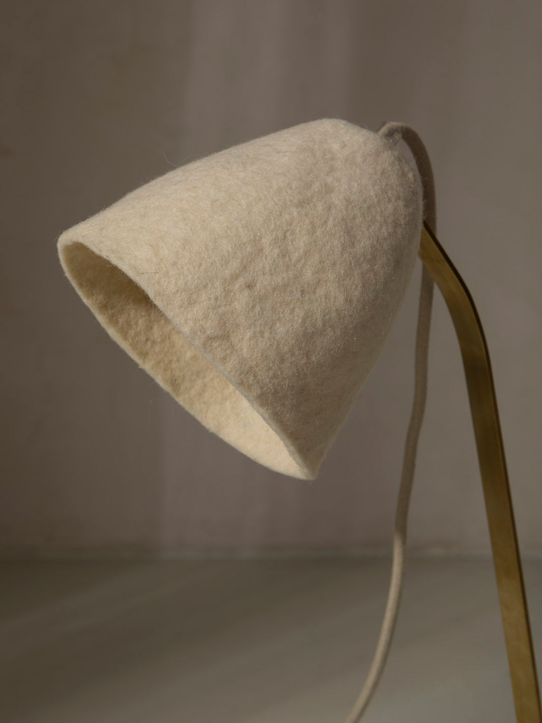 Felt and ceramic table lamp