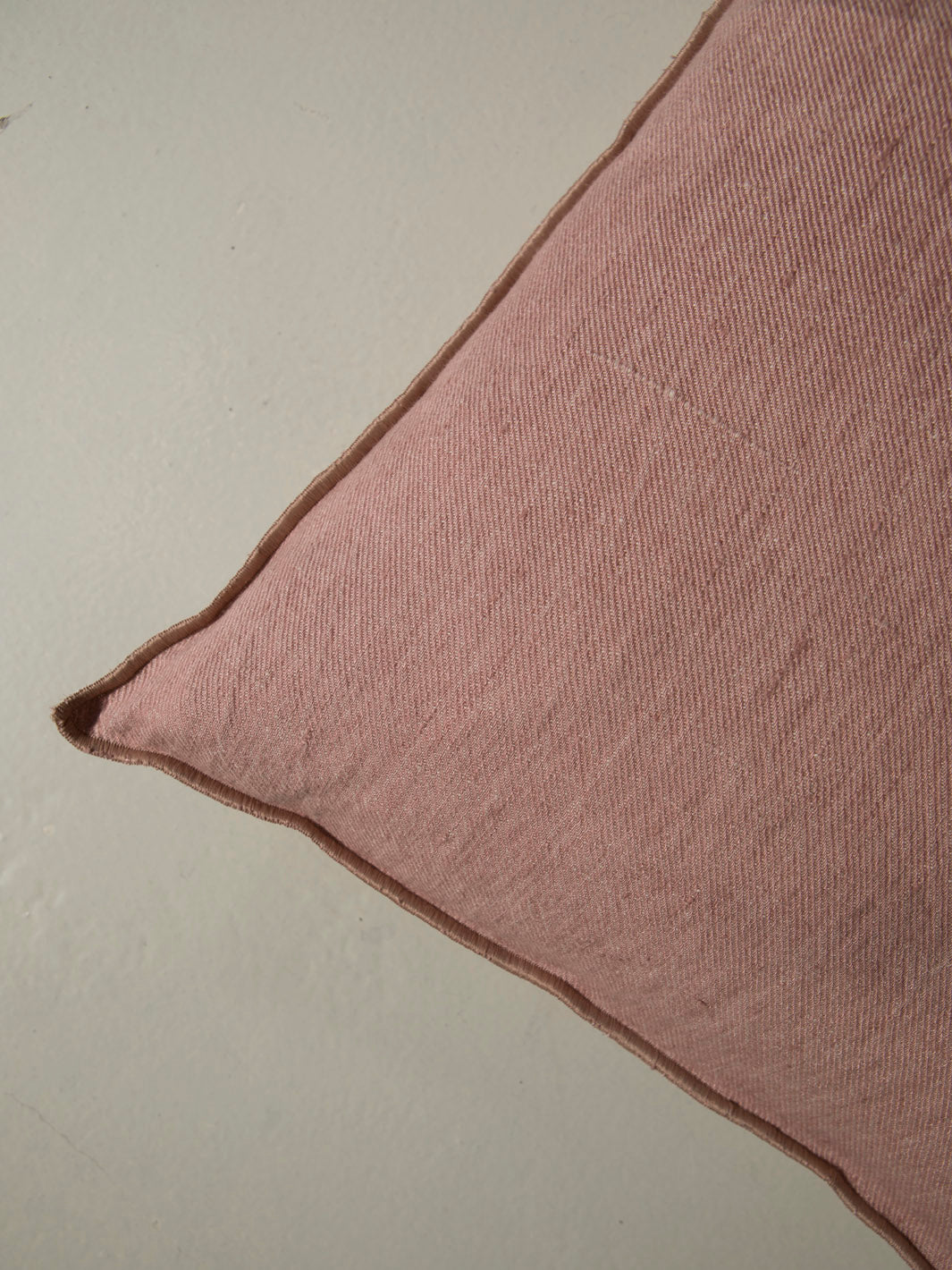 Almohadón de lino Bois de Rose / Givré Maison de Vacances 40x60cm