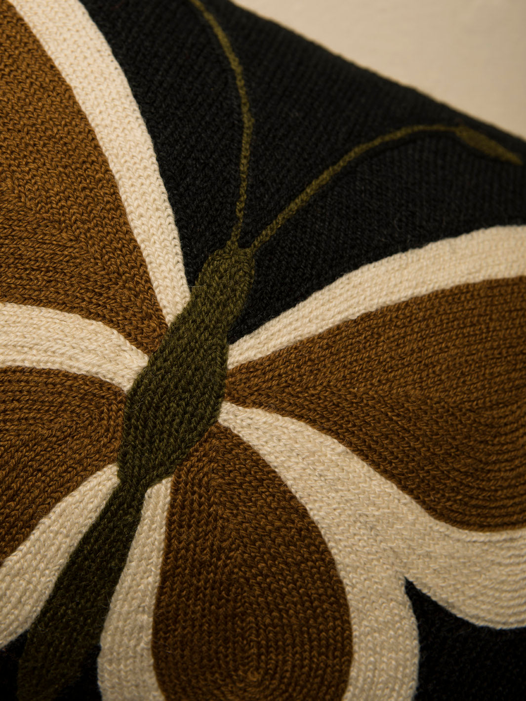 Butterfly cushion 99/29 40x30cm