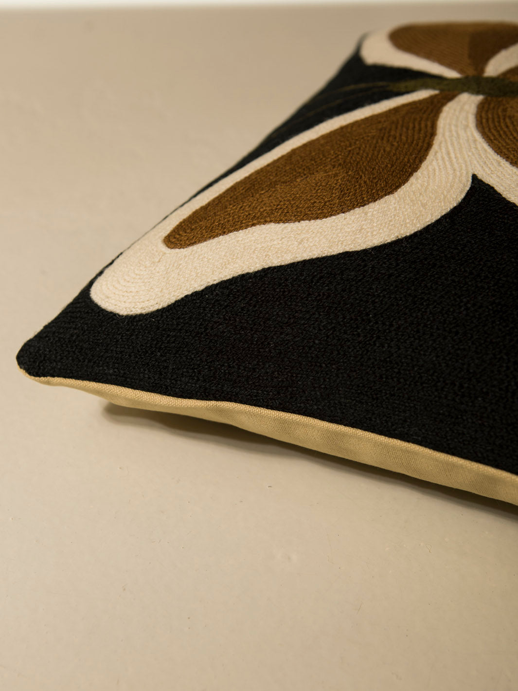 Butterfly cushion 99/29 40x30cm