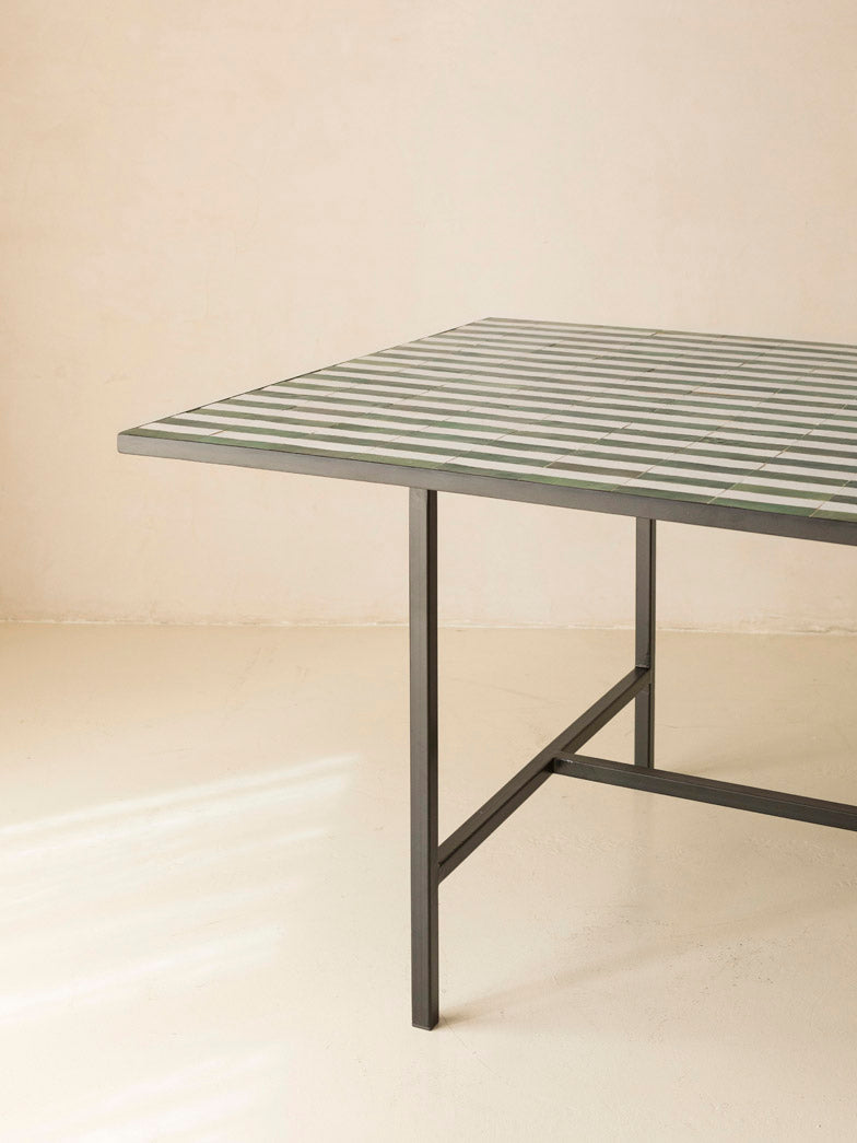 Table à manger Zellige Rayures minimales vert et blanc 220x100x75cm