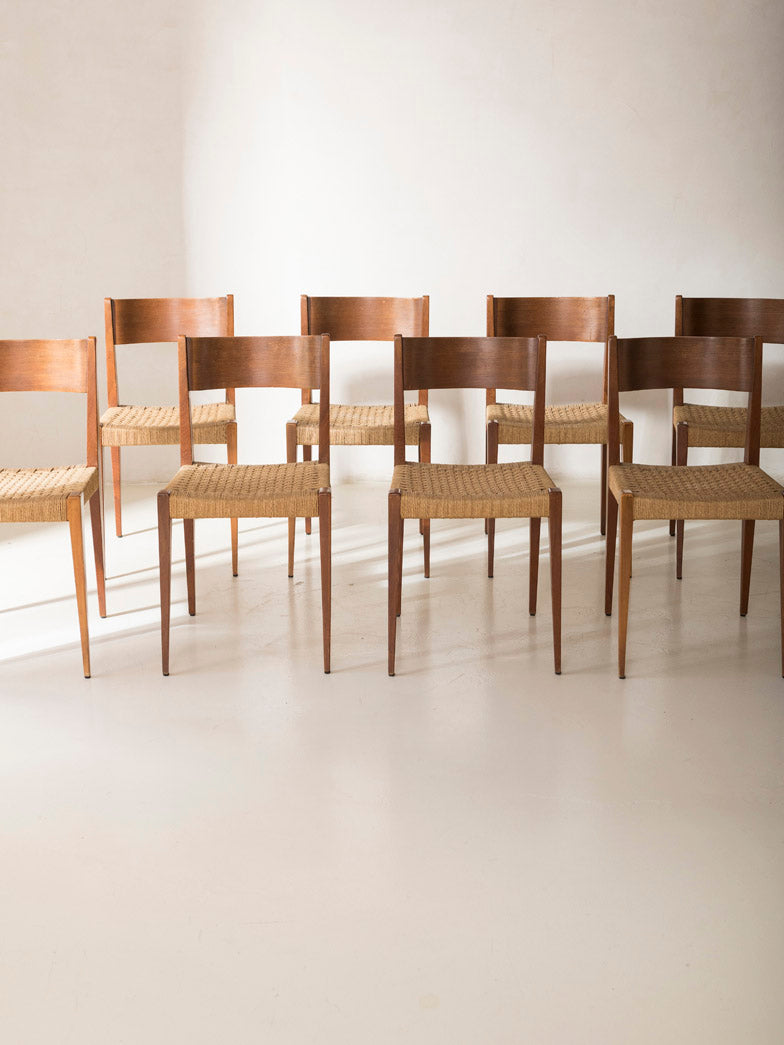 Suite with 8 chaises in teck italien des années 70
