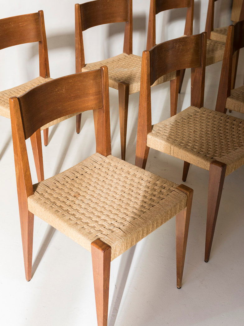 Suite de 8 chaises italiennes des années 70 en teck et raphia