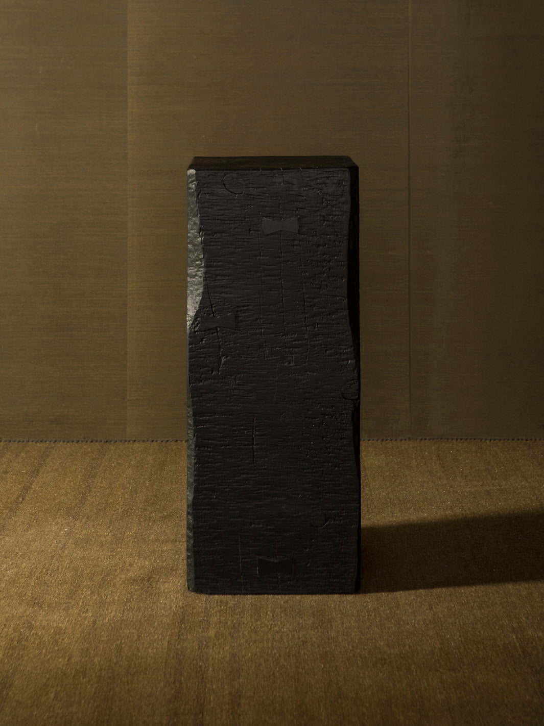 Kuro Pedestal 40x100 cm