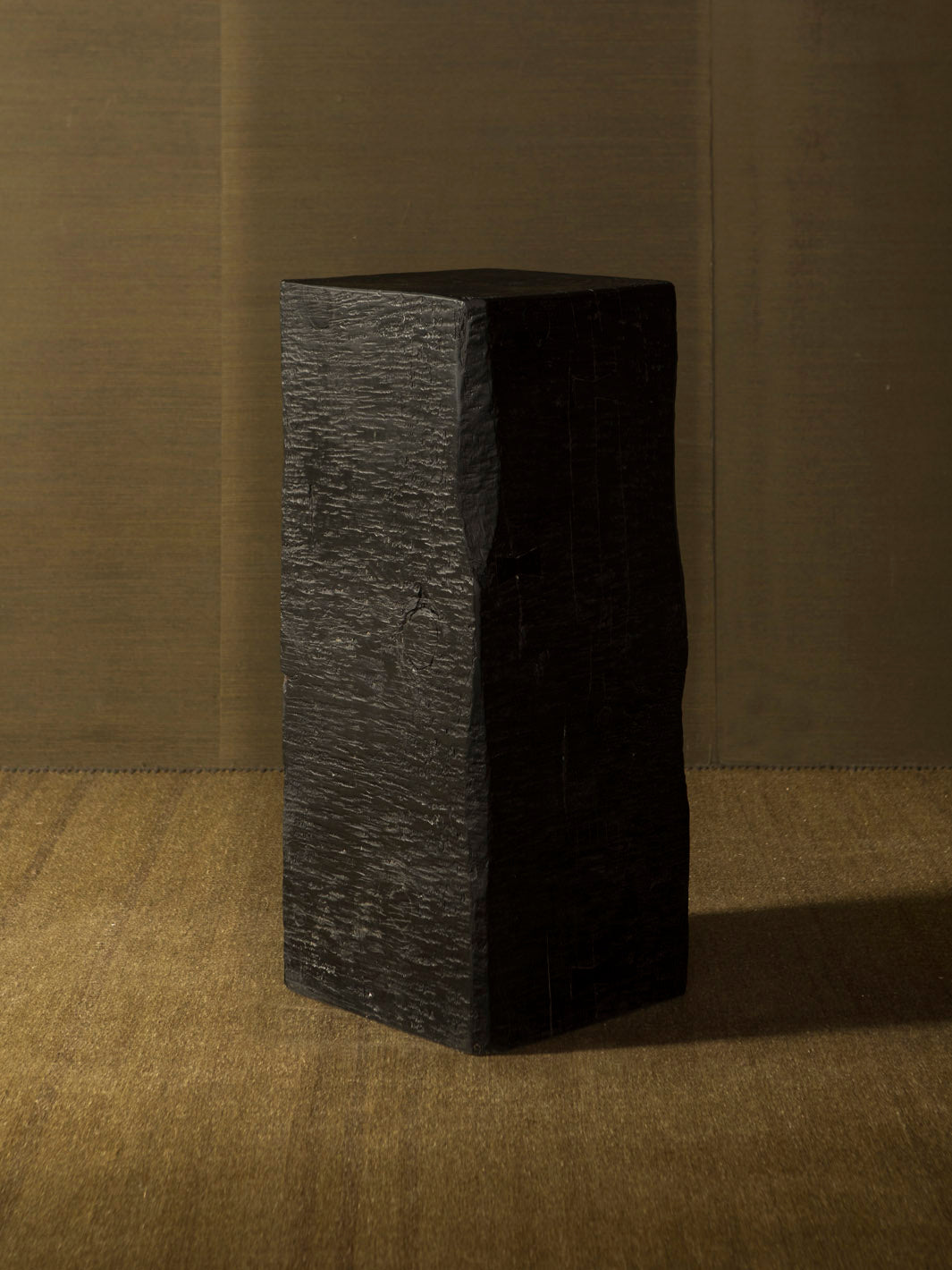Kuro Pedestal 40x100 cm