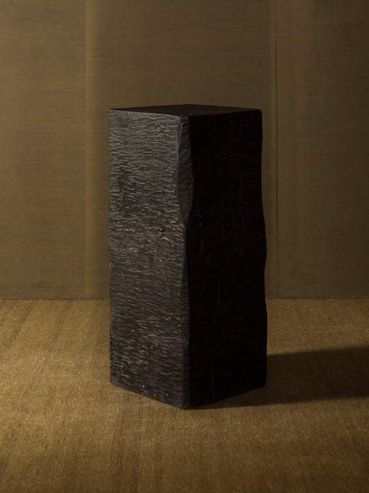 Kuro Pedestal 40x100 cm