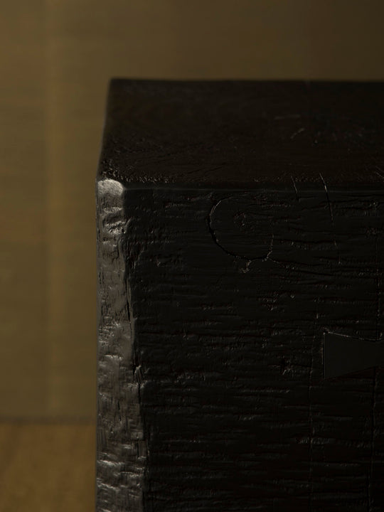 Kuro Pedestal 40x100 cm
