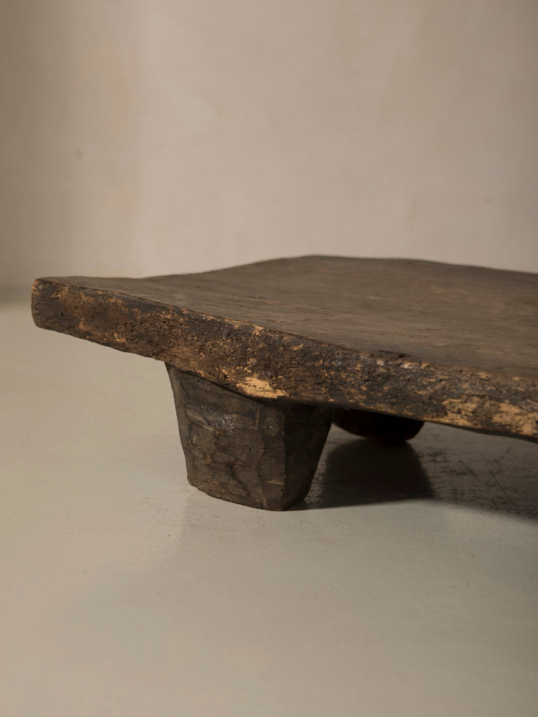 Mesa Naga baja