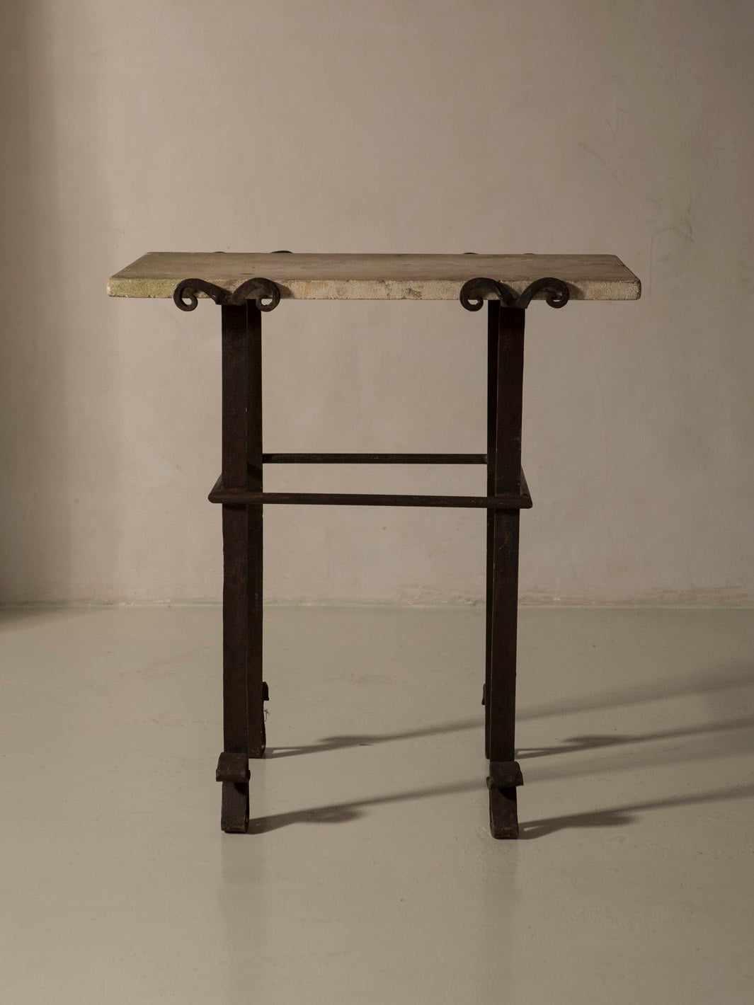 Mesa piedra Rogne s.XIX