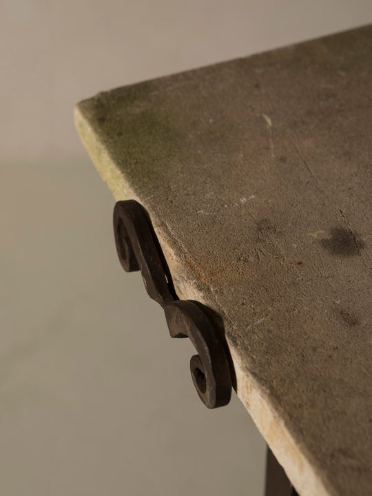 Mesa piedra Rogne s.XIX