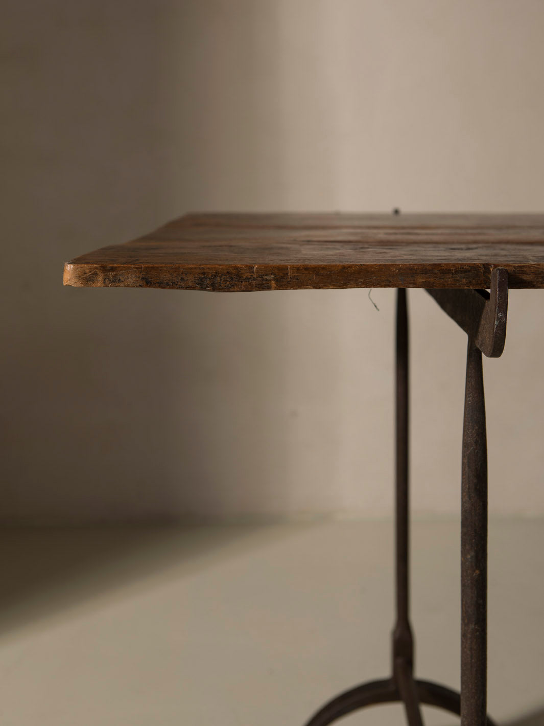 Mesa Nogal herrajes s.XIX