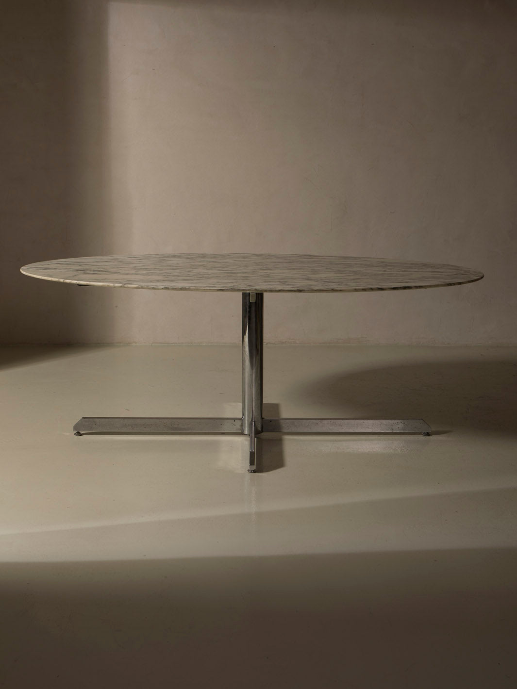 Mesa ovalada Knoll años 60