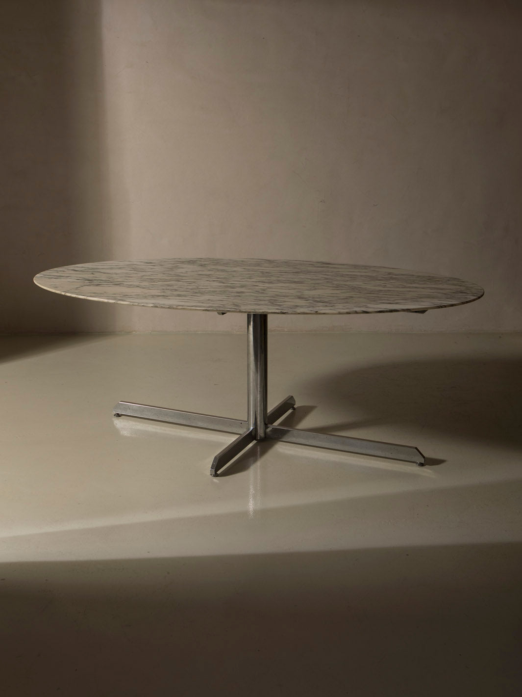 Mesa ovalada Knoll años 60