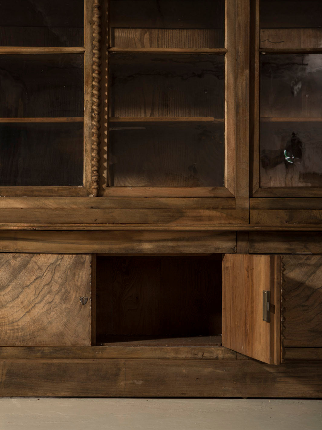 Librería rosa de nogal s.XIX