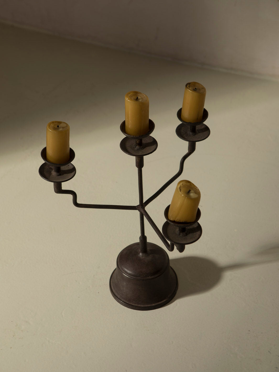 Candelabro Bell de hierro forjado para 4 velas