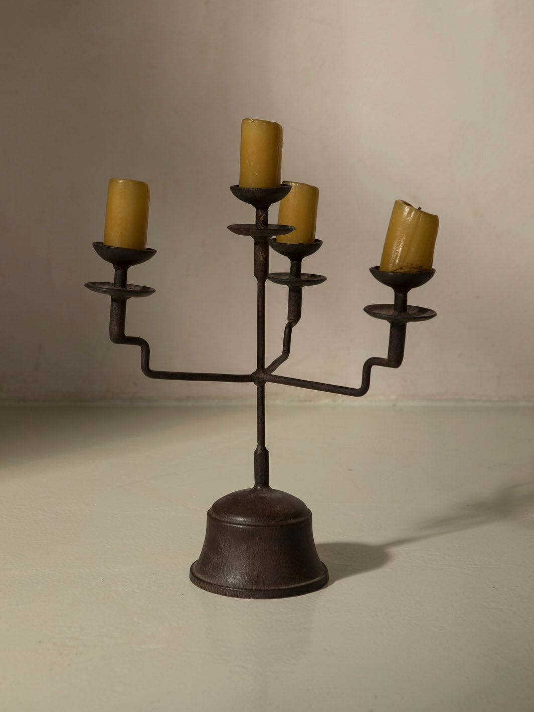 Candelabro Bell de hierro forjado para 4 velas